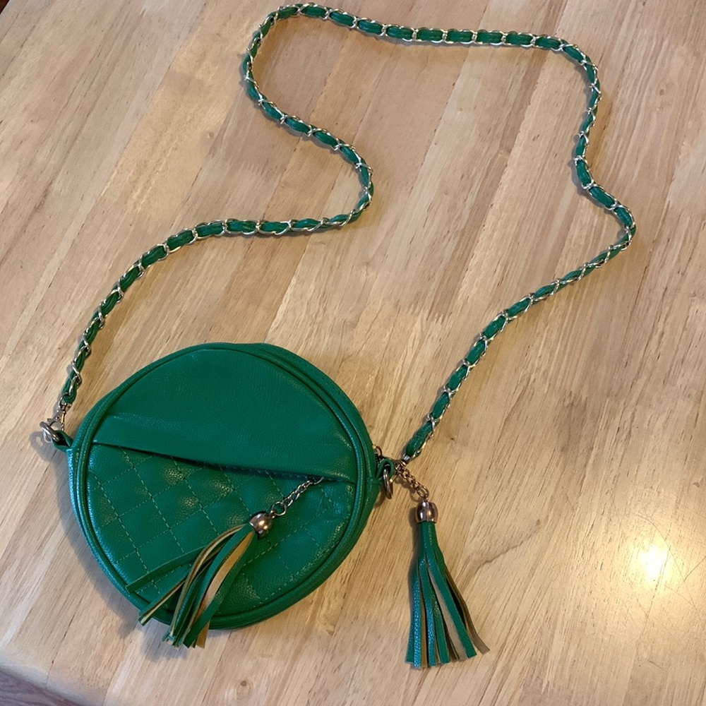Adorable circular green purse.